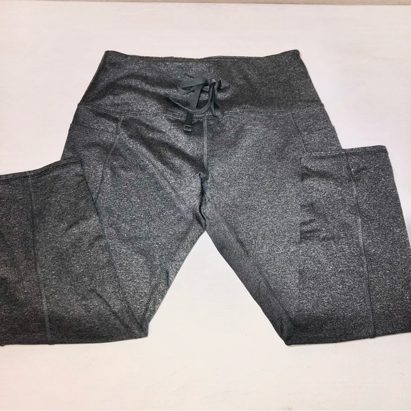 NYL Gray Athletic Cropped Leggings, EUC, Medium, pet/smoke free home - Picture 11 of 11
